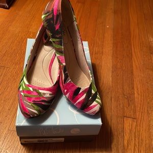 New Life Stride tropical fabric pump. New. Size 10